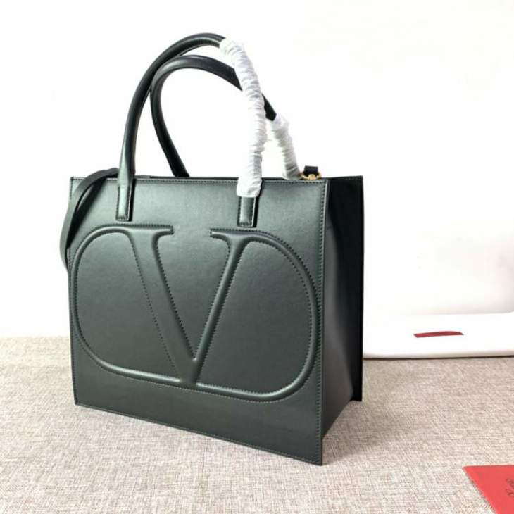 Picture of Valentino Handbags _SKUfw120667777fw